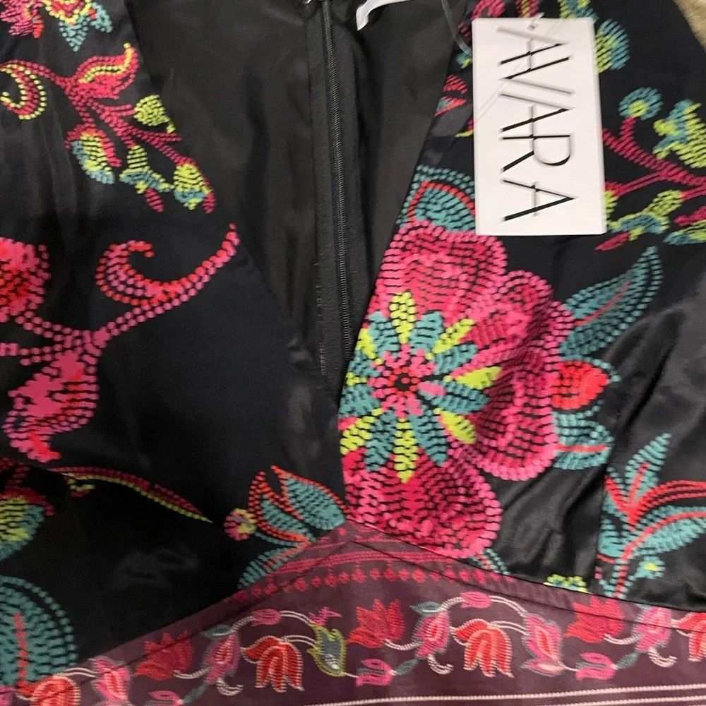 Vibrant Floral V-Neck Blouse in Black and Pink - Picture 6 of 6